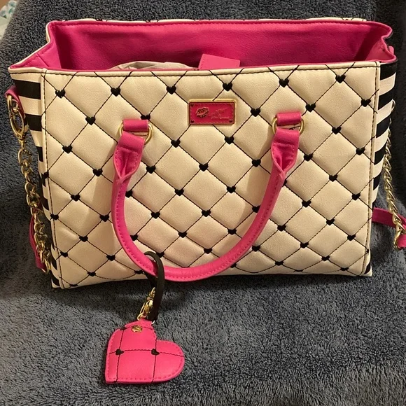 Luv Betsey Johnson Breann Quilted Tote with Pink and Black Heart Accents. NEW! - Picture 2 of 15